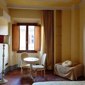 Konukevi Casa Leopardi Floransa
