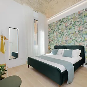 Redseven Apartment